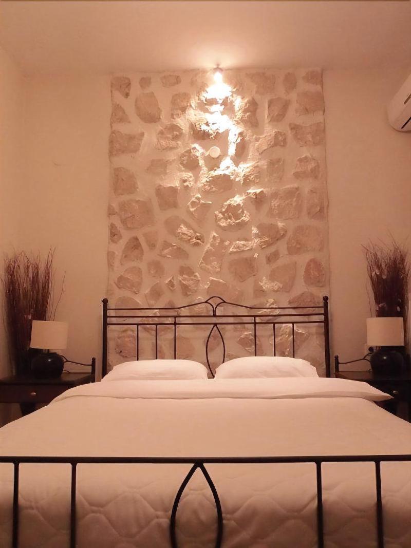 Villa Del Lago Boutique Hotel Kastoria Exterior photo